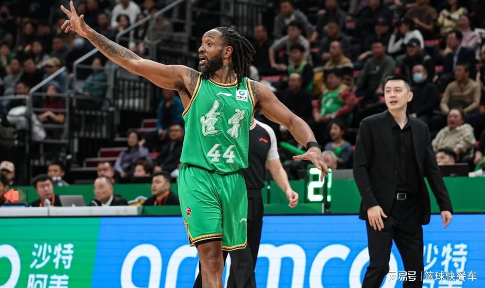 开云赛事集团-30分惨败后再狂输16分！辽篮赛后疑似内讧：杨鸣离下课不远了？