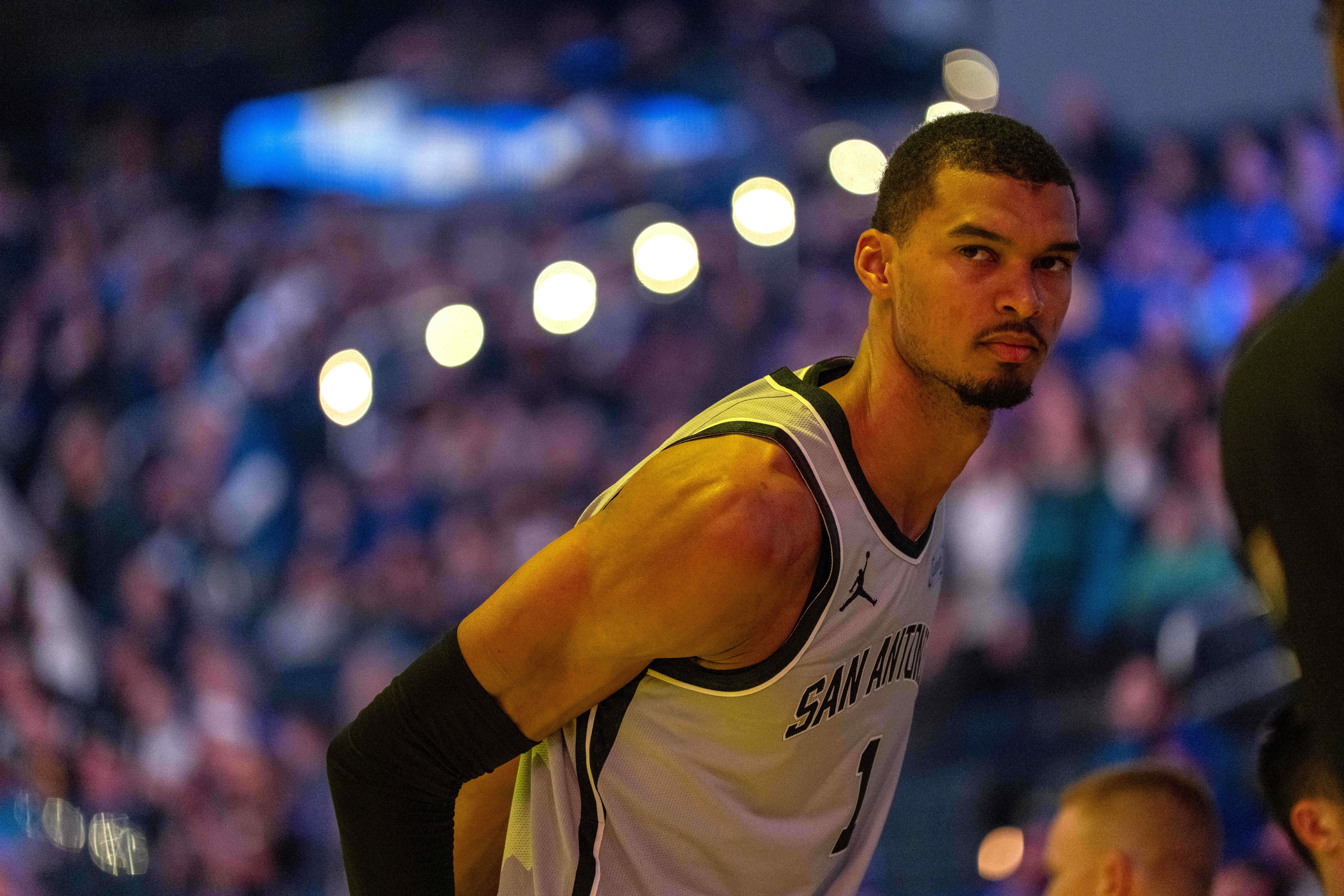 开云官方-刺记：文班亚马今天曾极力争取上场 但未能通过NBA脑震荡保护协议